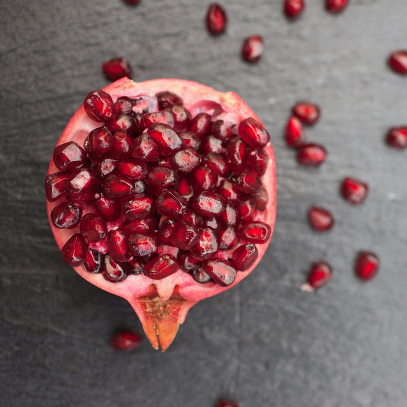 Granadas seleccionadas por agricultores locales para exportación desde España a Europa, destinados al mercado mayorista
